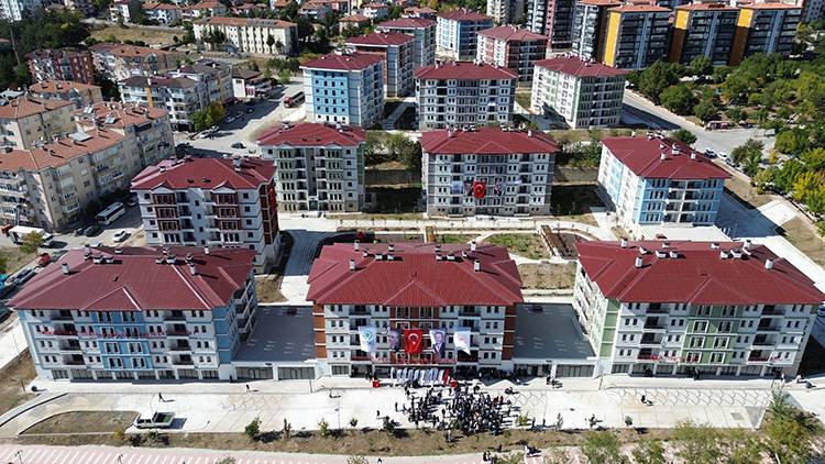 TOKİ genç başvuru şartları netleşti: Anne babasının üzerine evi olan gençler başvuru yapabilir mi? 5